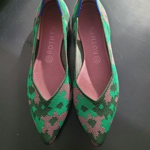 Rothys size 10.5 the point in Green camo floral. WORN ONCE.